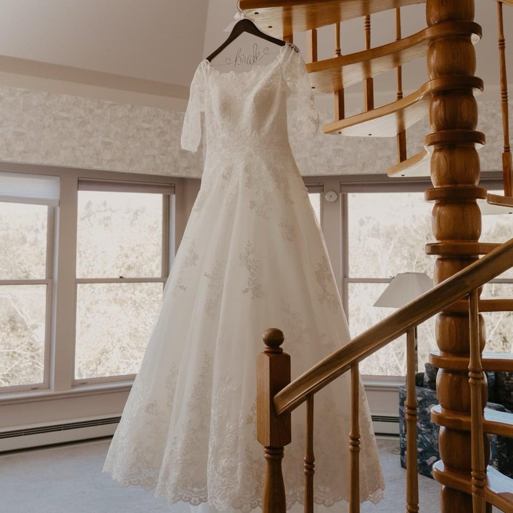 Eddy K Bridal Gown size 12, needs to be dry cleaned but in great condition!